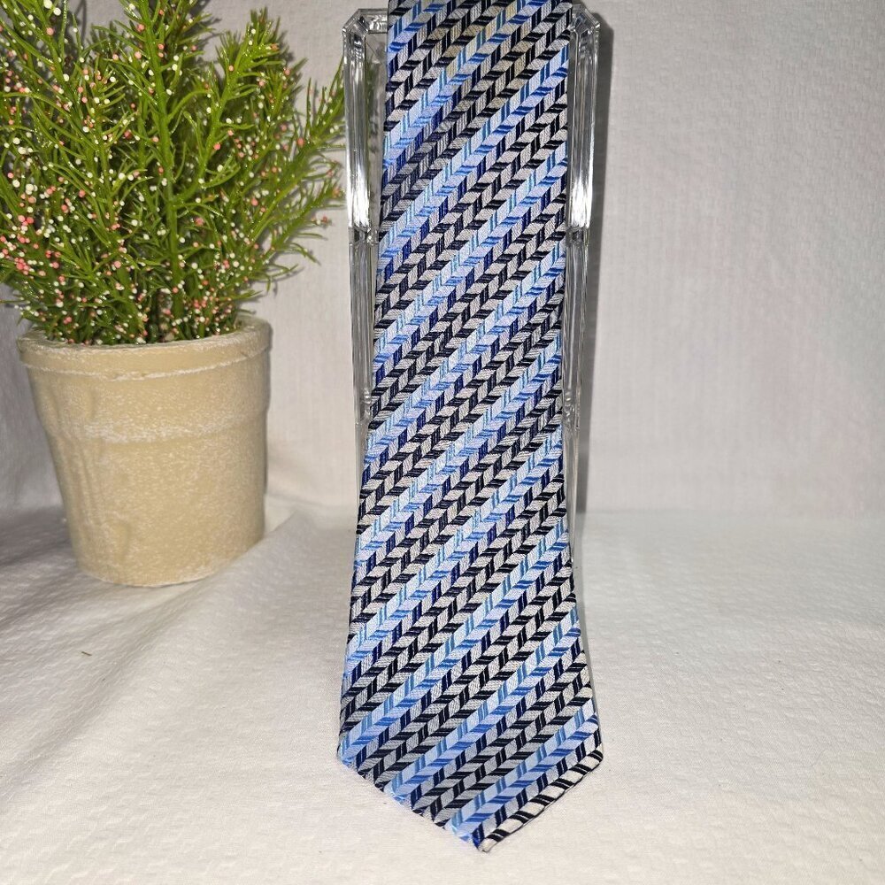 MENS SILK TIE BLACK BLUE AND GRAY DIAGONAL CHEVRON PATTERN EUC